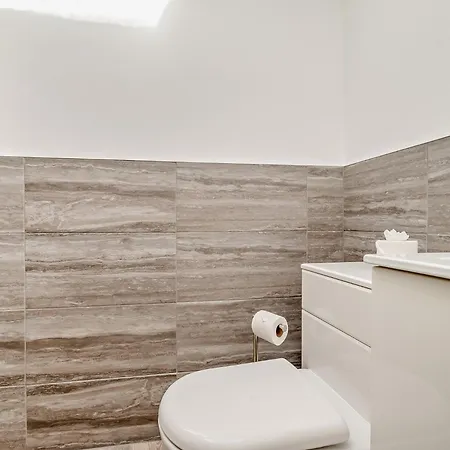 2 Bed In Newquay 75578 Holiday home
